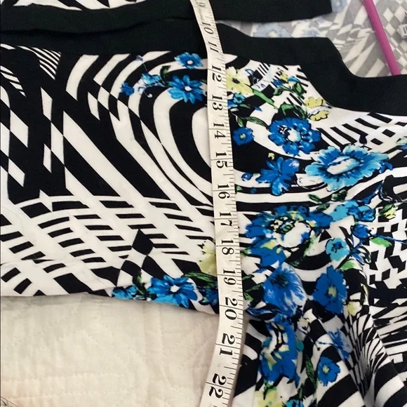 Floral and Geometric Patterned Cardigan - Picture 3 of 6